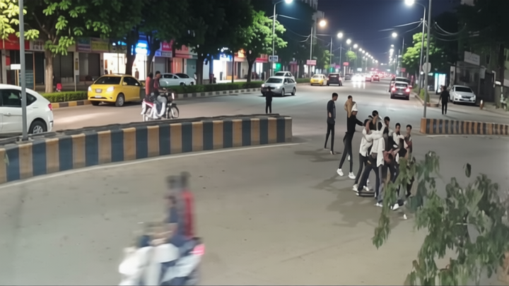 VIDEO | Nagpur cop beaten on road by bike-borne gang in road rage incident; 14 held