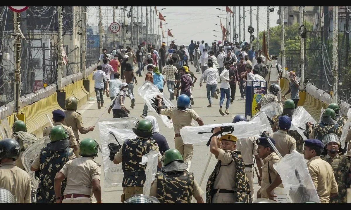 Bihar Bandh: Police lathi-charge student protesters in Patna; 17 detained for violent demonstrations