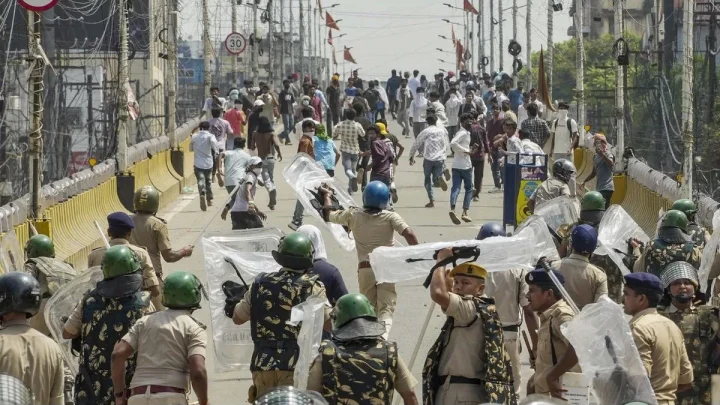 Bihar Bandh: Police lathi-charge student protesters in Patna; 17 detained for violent demonstrations