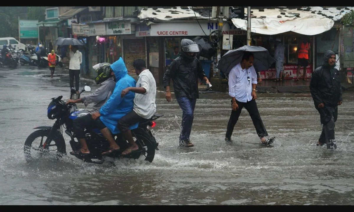 Mumbai rain updates | IMD issues orange alert; schools, colleges remain shut