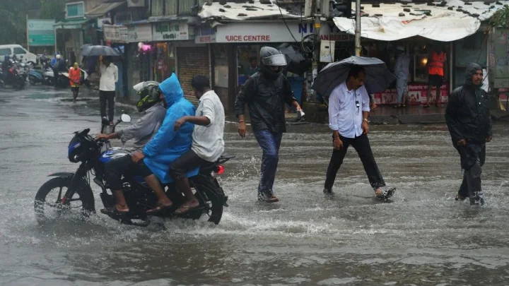 Mumbai rain updates | IMD issues orange alert; schools, colleges remain shut