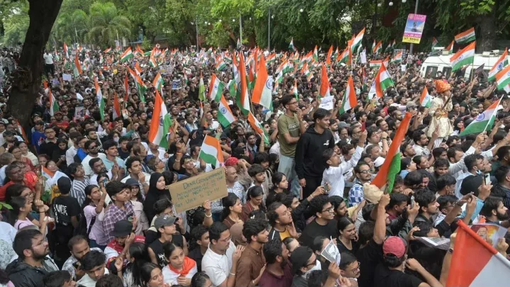 ‘Modi realised only votes can be stolen, not people’: Uddhav, Raj Thackeray lead joint ‘Tiranga’ march in Mumbai