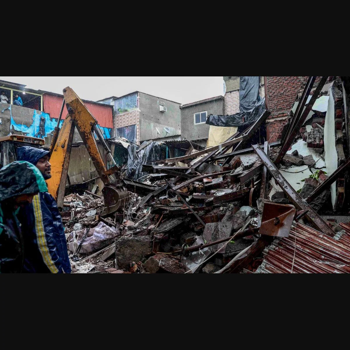 Mumbai man decides to wait for a day despite tilted building next door, loses wife and 4 kids in chawl collapse