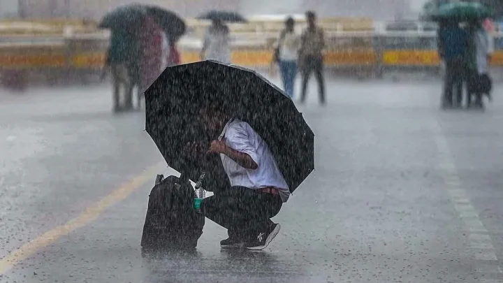 Delhi rain updates | Heavy downpour triggers waterlogging, traffic disruptions; IMD issues red alert