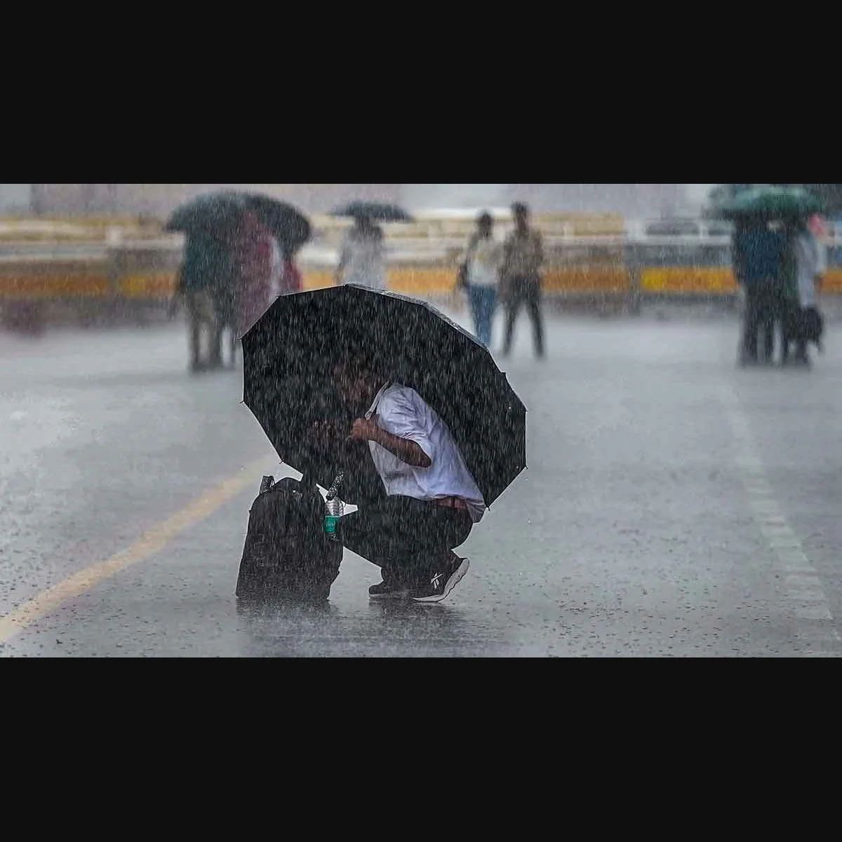 Delhi rain updates | Heavy downpour triggers waterlogging, traffic disruptions; IMD issues red alert