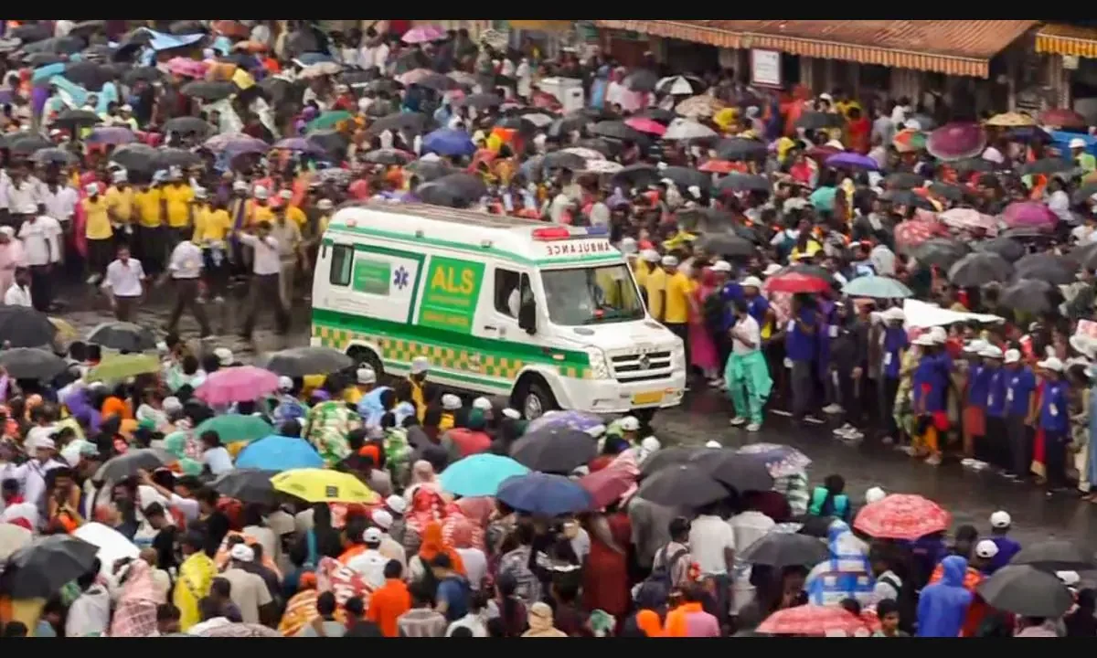 Puri Rath Yatra: Two devotees die in crowd crush, chariot procession to resume on Friday