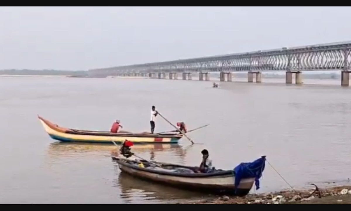 Andhra family of four jumps into Godavari River; leaves behind suicide note