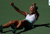 Zheng Qinwen erases another 5-0 deficit and beats Iga Swiatek to reach US Open quarterfinals