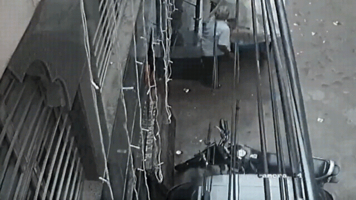 Delhi building collapse LIVE: 6 dead, rescue underway as MCD says latest construction was illegal