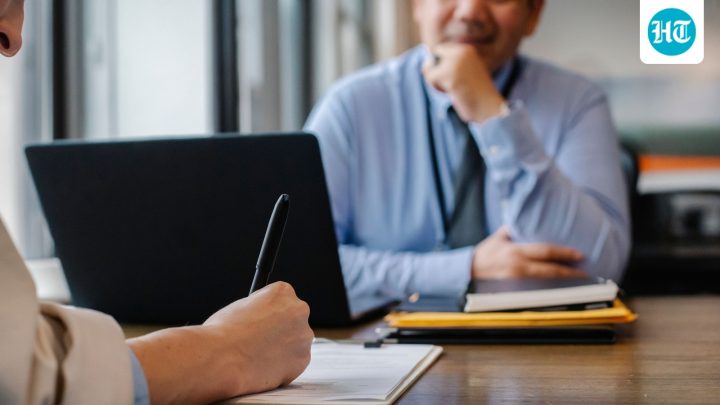 US jobless claims below 200,000 for 3rd week as layoffs fall: Will Fed raise rates?